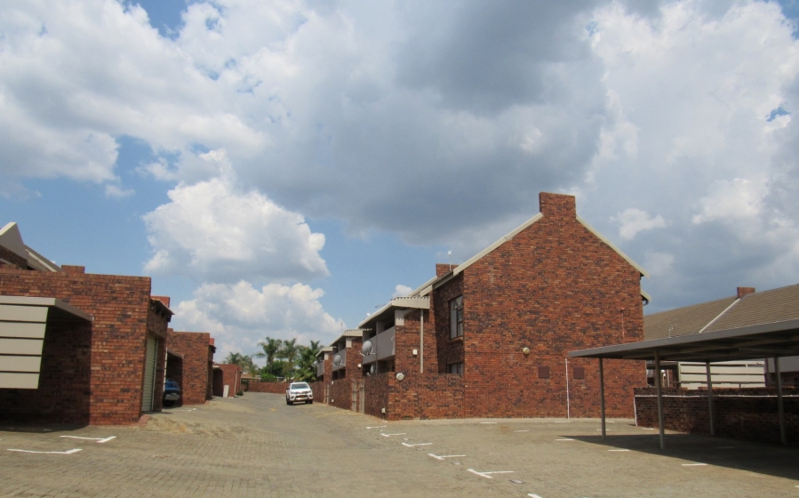 2 Bedroom Property for Sale in Langenhovenpark Free State